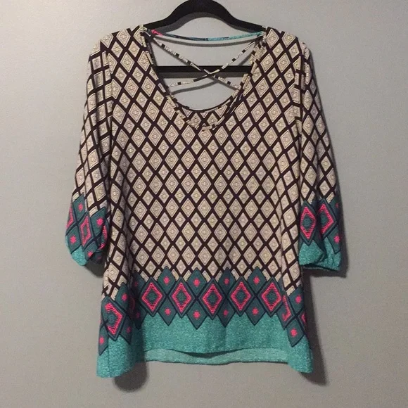 5/$25 Moa Moa shirt size XS - Picture 3 of 3